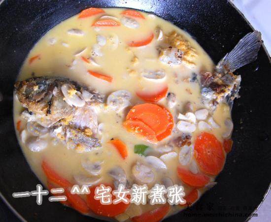 Steps for Making Carrot Mushroom Crucian Carp Soup