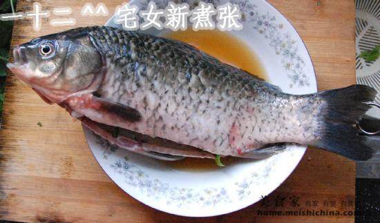 Steps for Making Carrot Mushroom Crucian Carp Soup