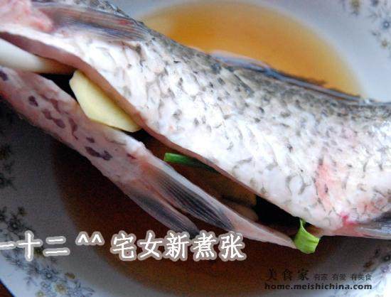 Steps for Making Carrot Mushroom Crucian Carp Soup