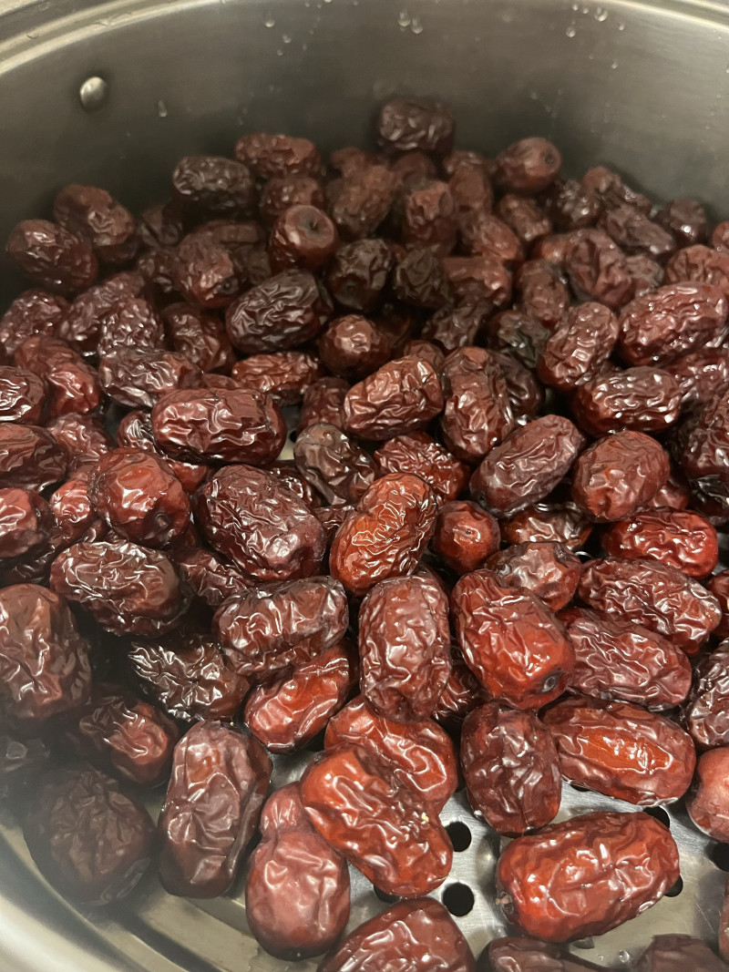 Steps for cooking Steamed Red Dates for Blood Nourishment
