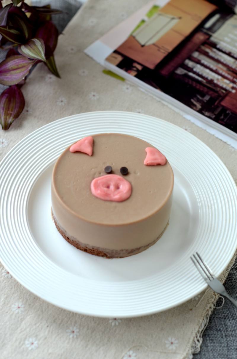 4-Inch Piglet Mousse Cake