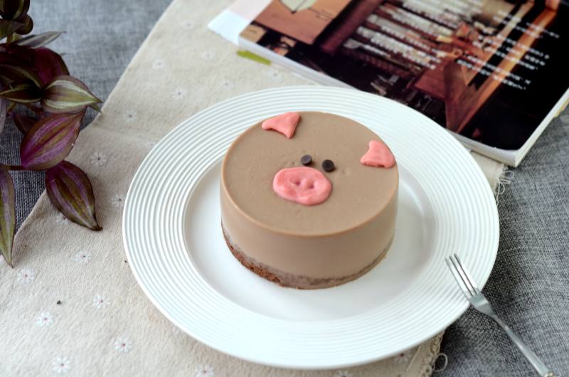 4-Inch Piglet Mousse Cake