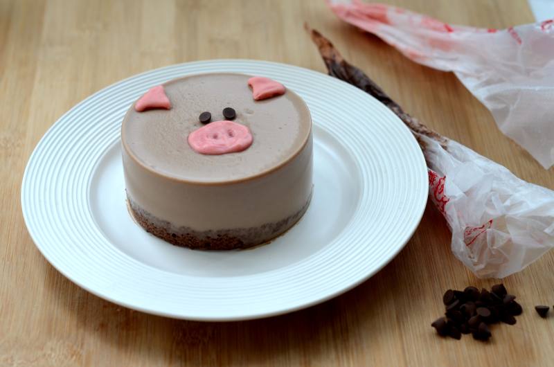 Step-by-Step Instructions for Making 4-Inch Piglet Mousse Cake