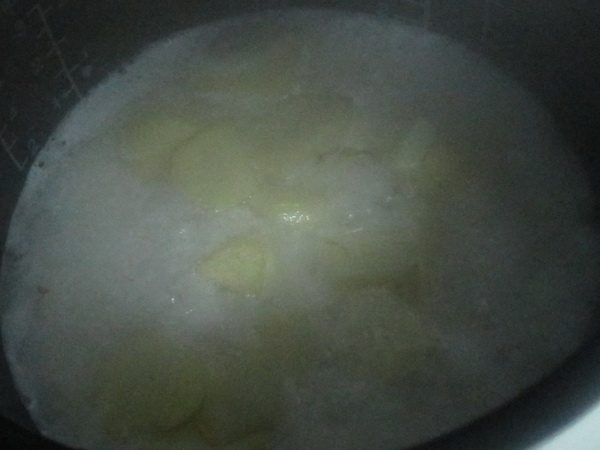 Steps for Cooking Potato and Sour Cabbage Braised Rice
