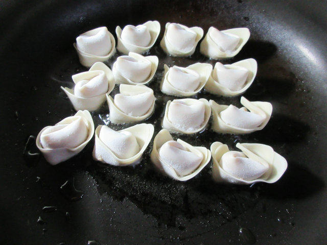 Steps for Making Pan-Fried Pork Dumplings