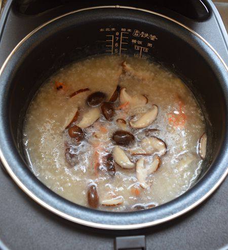 Steps for Making Shiitake Mushroom and Fresh Shrimp Congee