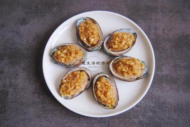 Steps for Cooking Steamed Abalone with Garlic and Fermented Soybean Sauce