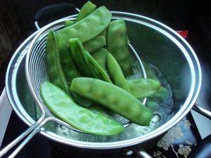 Steps for Sautéed Flat Beans with Pickled Vegetables