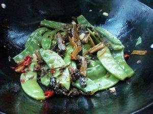 Steps for Sautéed Flat Beans with Pickled Vegetables