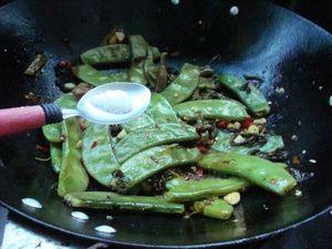 Steps for Sautéed Flat Beans with Pickled Vegetables