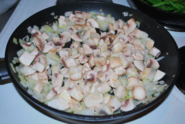 Steps for Pan-fried Chicken Nuggets with Mushroom Sauce