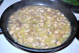 Steps for Pan-fried Chicken Nuggets with Mushroom Sauce