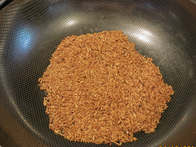 Steps for making homemade brown rice tea