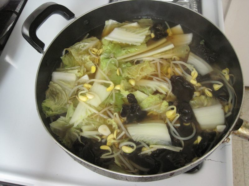 Steps to Cook Soybean Sprout and Fresh Shrimp Soup