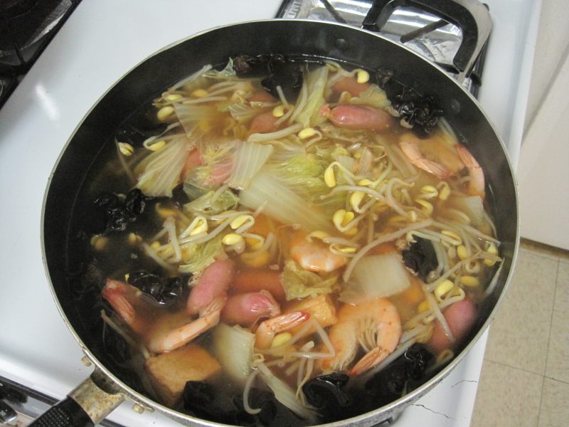 Steps to Cook Soybean Sprout and Fresh Shrimp Soup