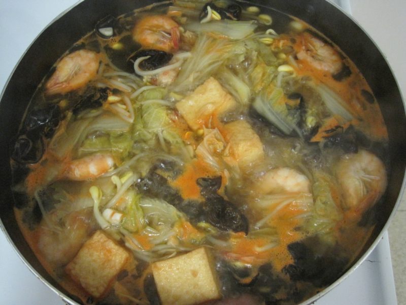 Steps to Cook Soybean Sprout and Fresh Shrimp Soup