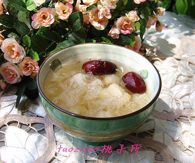 Red Date, Snow Pear, and Tremella Sugar Water