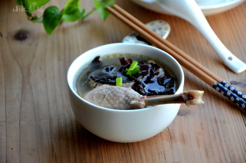 Steps for Cooking Sanqi Black Fungus Stewed Chicken Soup