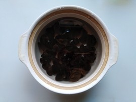 Steps for Cooking Sanqi Black Fungus Stewed Chicken Soup