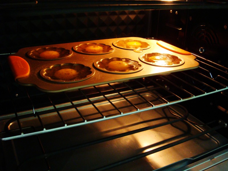 Steps to Make Flower-shaped Baked Egg Cups