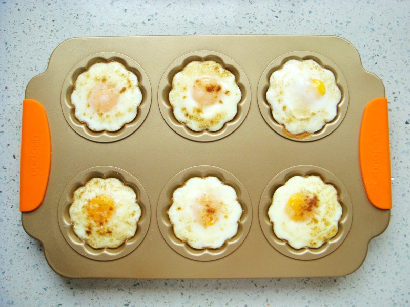 Steps to Make Flower-shaped Baked Egg Cups