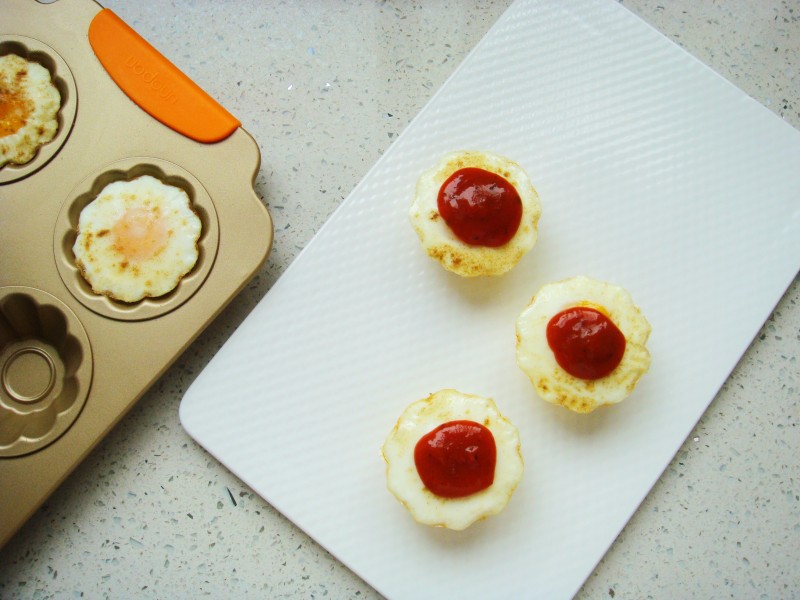 Steps to Make Flower-shaped Baked Egg Cups