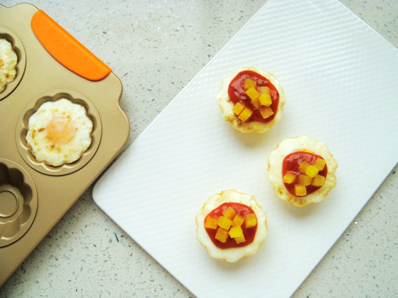 Steps to Make Flower-shaped Baked Egg Cups