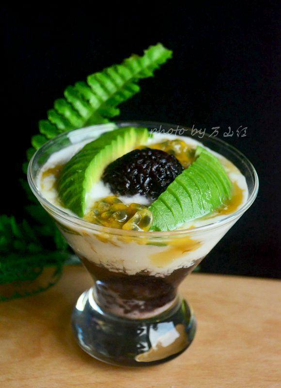 Black Rice Cheesecake Fruit Cup