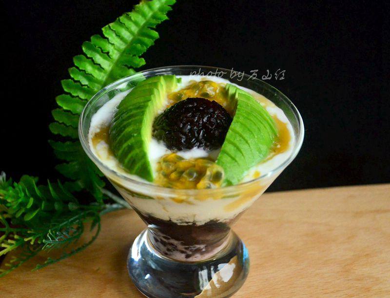 Black Rice Cheesecake Fruit Cup