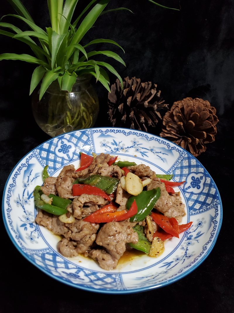 Steps for Stir-fried Black Pepper Beef with Green and Red Peppers