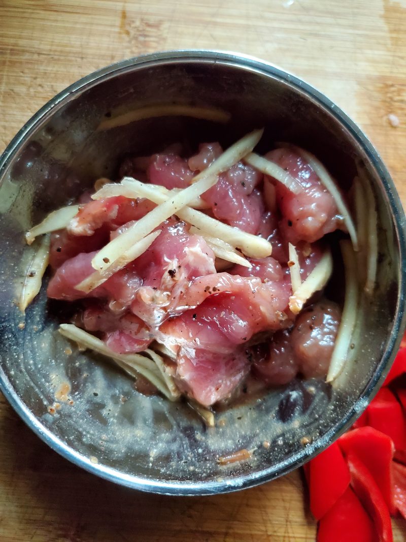 Steps for Stir-fried Black Pepper Beef with Green and Red Peppers