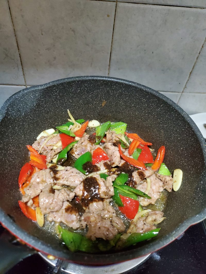 Steps for Stir-fried Black Pepper Beef with Green and Red Peppers