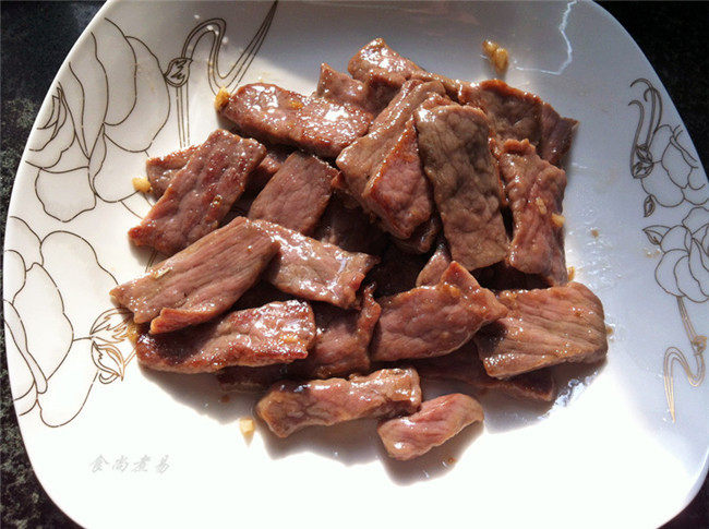 Steps for Cooking Beef Stir-Fried with Lettuce