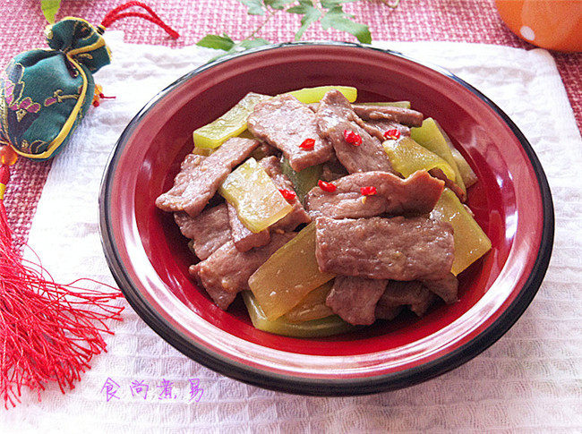 Beef Stir-Fried with Lettuce