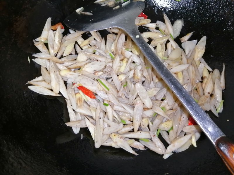 Steps for Cooking Sour and Spicy Lotus Root and Pea Pod