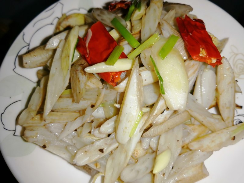 Steps for Cooking Sour and Spicy Lotus Root and Pea Pod