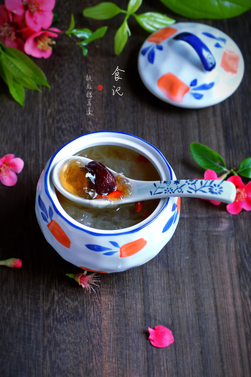 Peach Gum and Tremella Soup