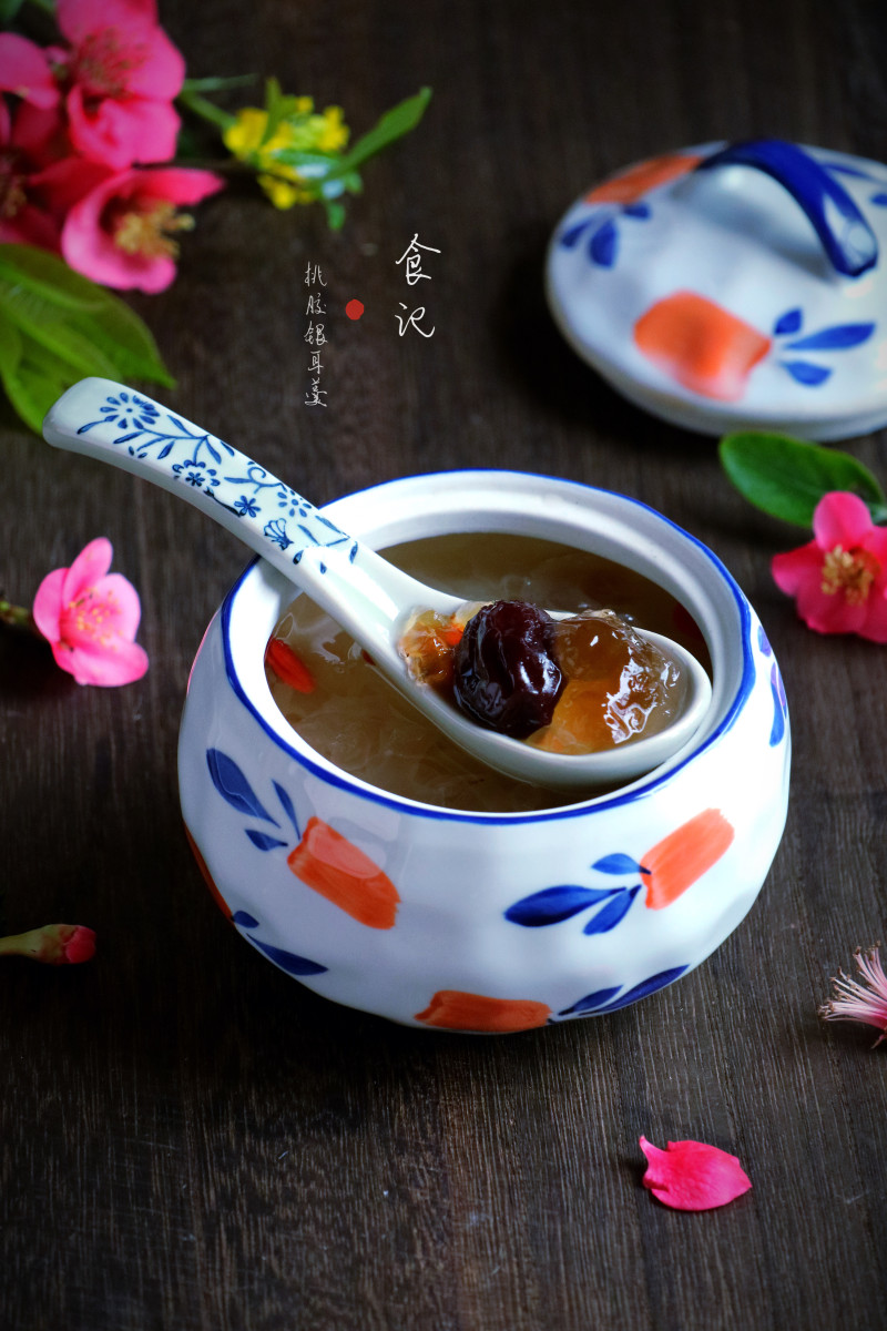 Peach Gum and Tremella Soup