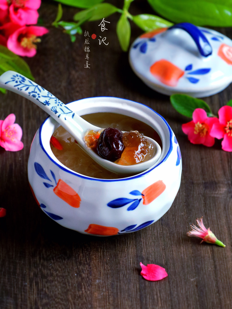 Peach Gum and Tremella Soup