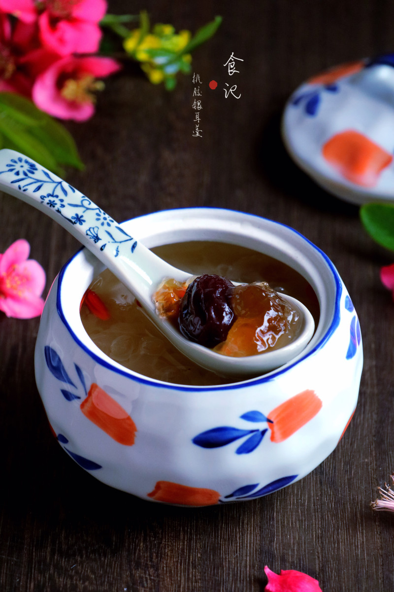 Peach Gum and Tremella Soup