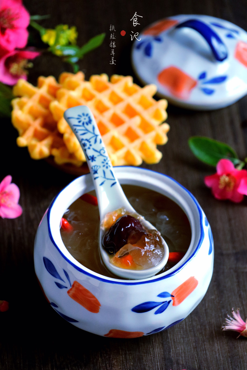 Peach Gum and Tremella Soup