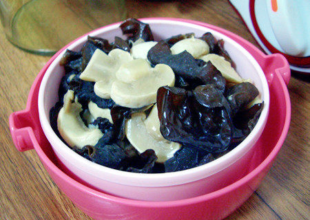 Steps for Stir-Fried Black Fungus and Mushroom