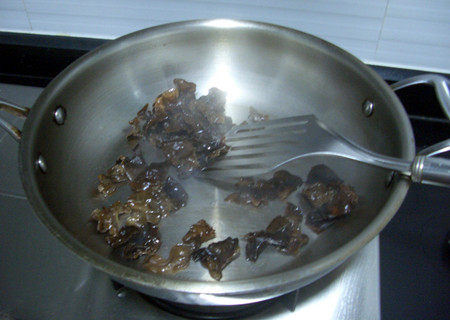 Steps for Stir-Fried Black Fungus and Mushroom