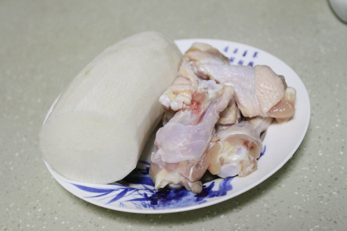 Steps for Making White Radish Stewed Chicken Thighs