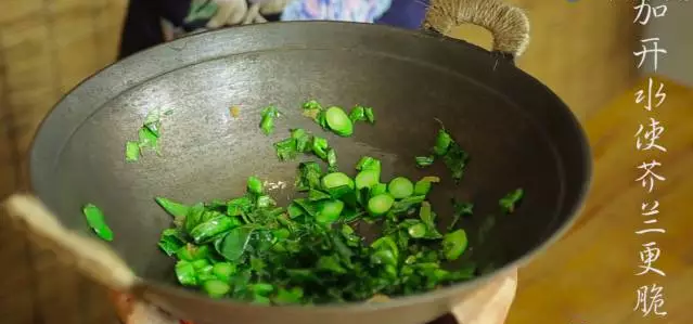 Steps for Cooking Beef and Chinese Broccoli Stir-Fried Rice Noodles with Satay Sauce