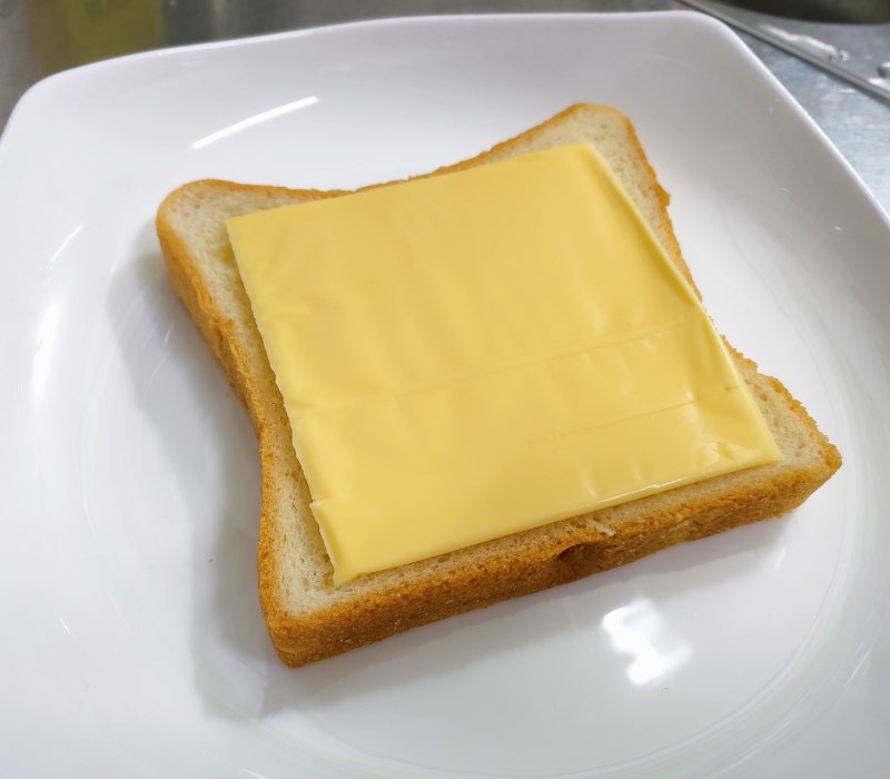 Steps for making Egg and Cheese Sandwich