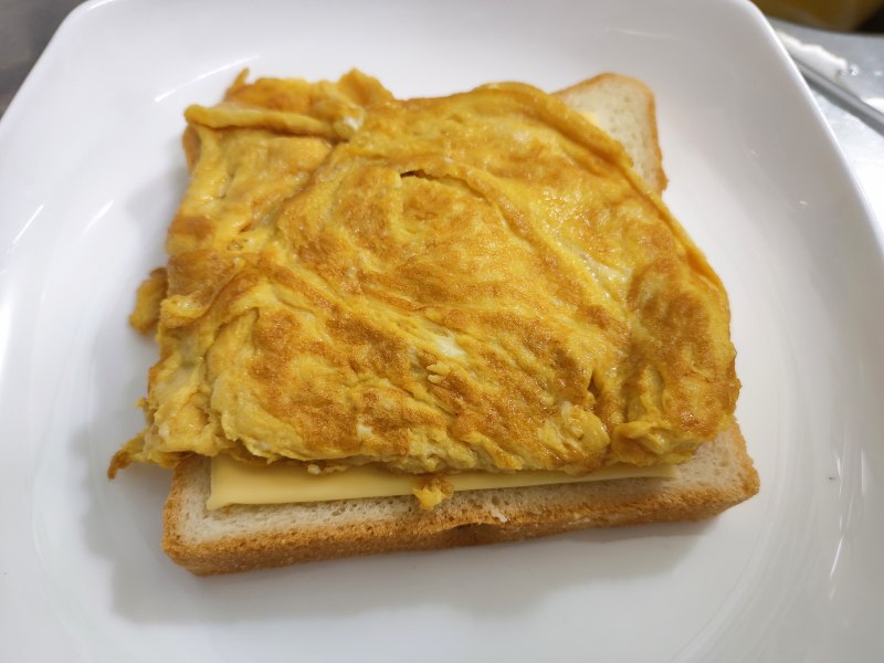 Steps for making Egg and Cheese Sandwich