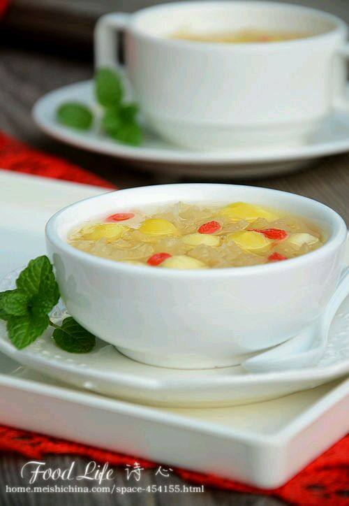 White Nut and Lotus Seed Sweet Soup