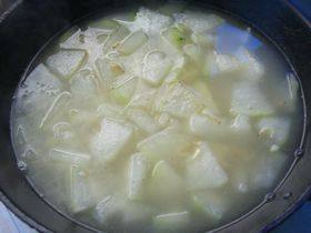 Steps for Making Donggua Boiled Beef Meatballs