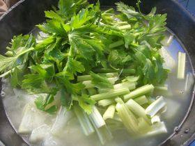 Steps for Making Donggua Boiled Beef Meatballs